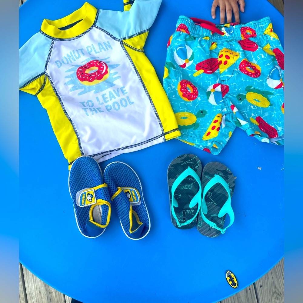 Beach Gear size 3t - she 3 years -4 years